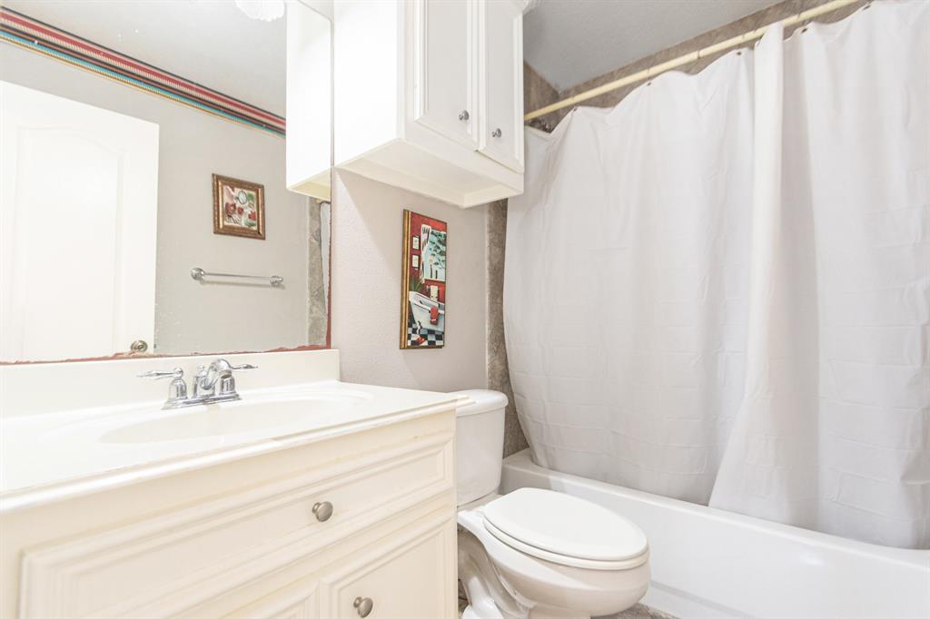 Guest bathroom right outside of bedroom 3