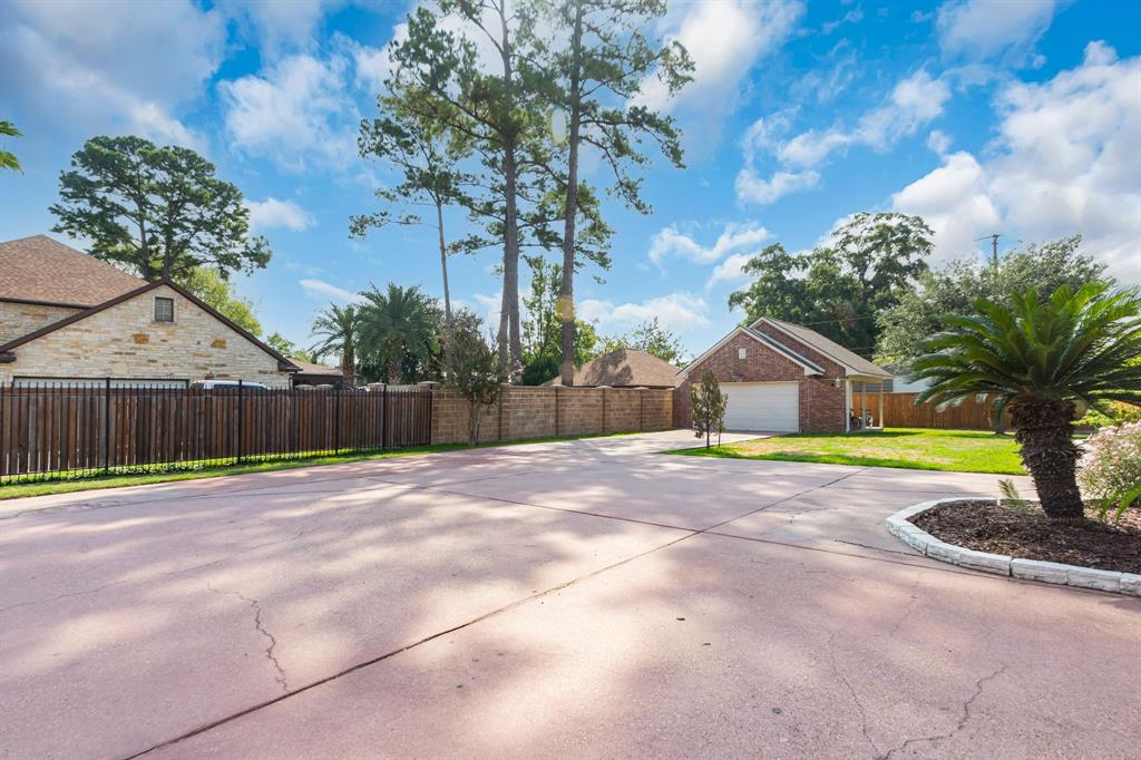 Detached Garage