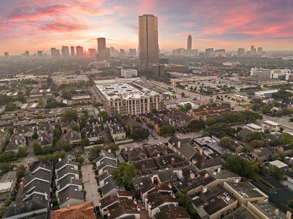 Due to Westhaven Estates' convenient location, residents can easily reach major Houston roadways including Memorial Drive, Post Oak Lane, and Loop 610.