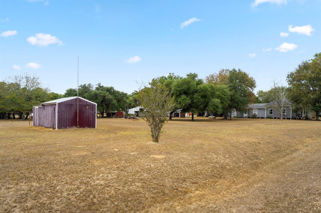 property does not include barn.  that is on neighboring property.