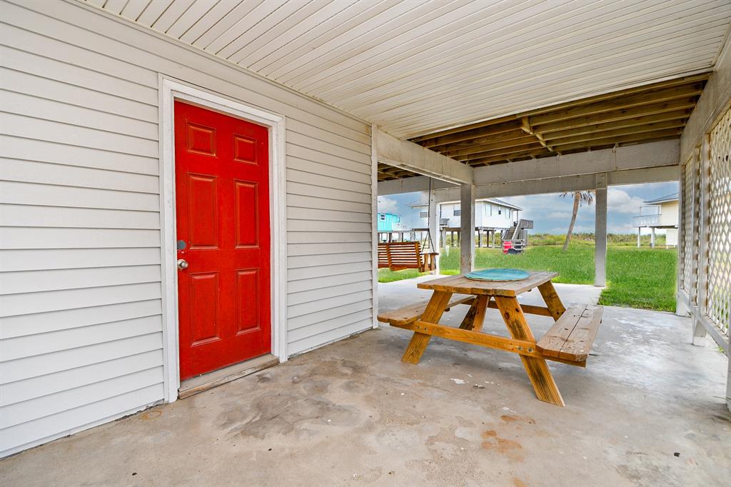 16713 Jamaica Beach Rd, Jamaica Beach, TX 77554