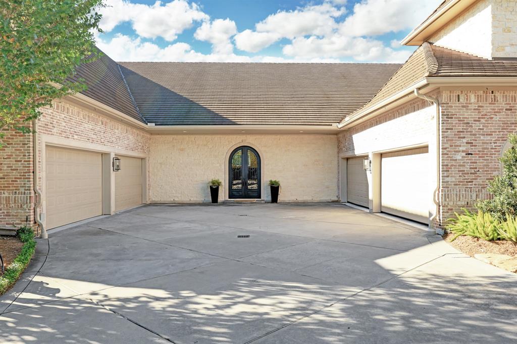 5110 Newpoint Dr, Fresno, TX 77545