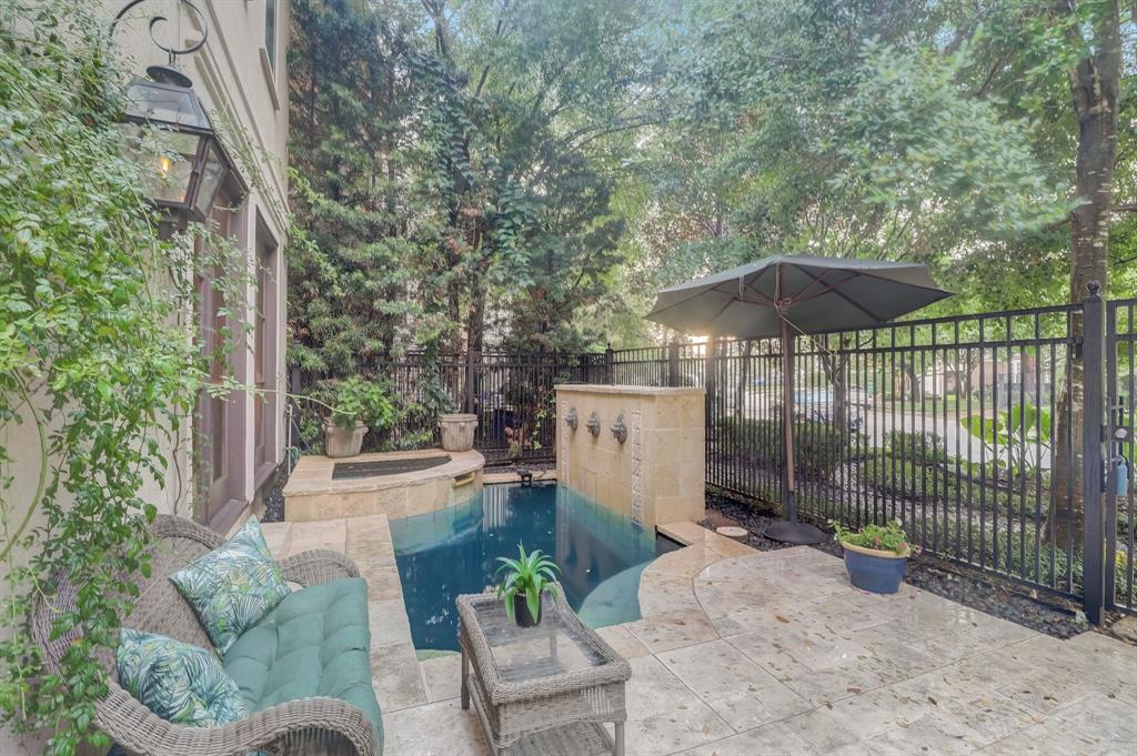30 Hackberry Lane A, Houston, TX 77027