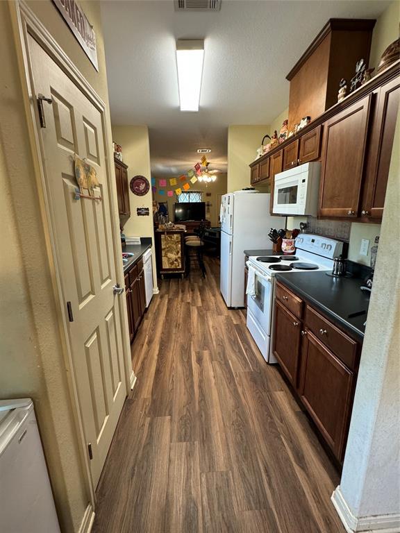 328 Owens Rd, Wharton, TX 77488