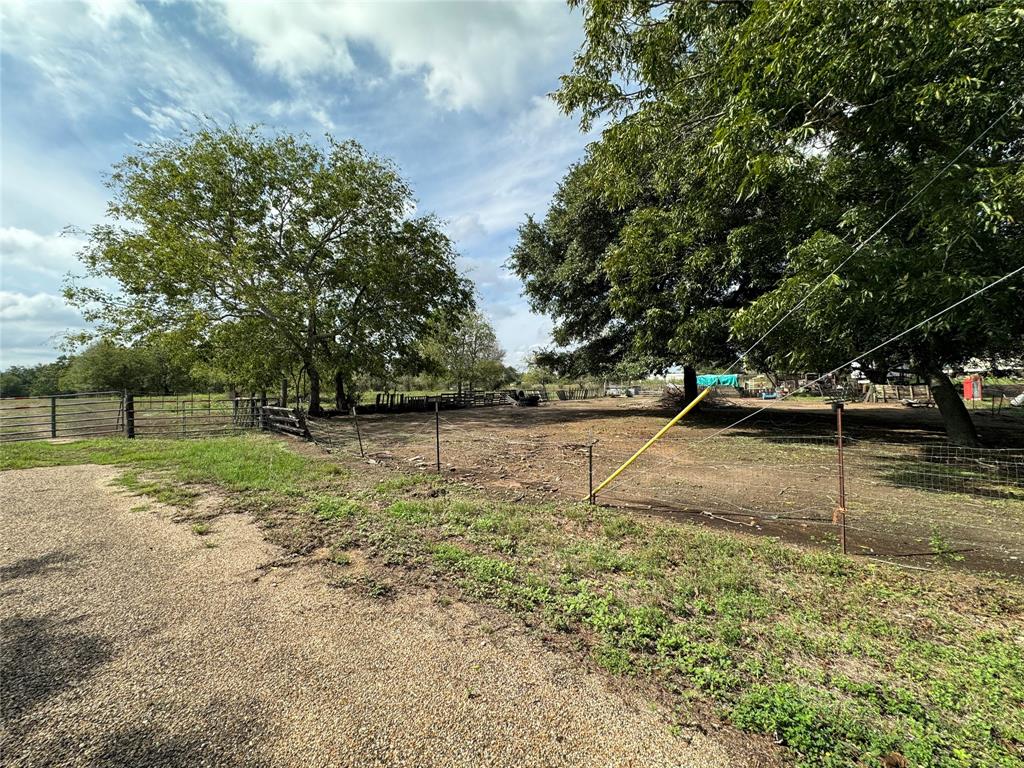 328 Owens Rd, Wharton, TX 77488