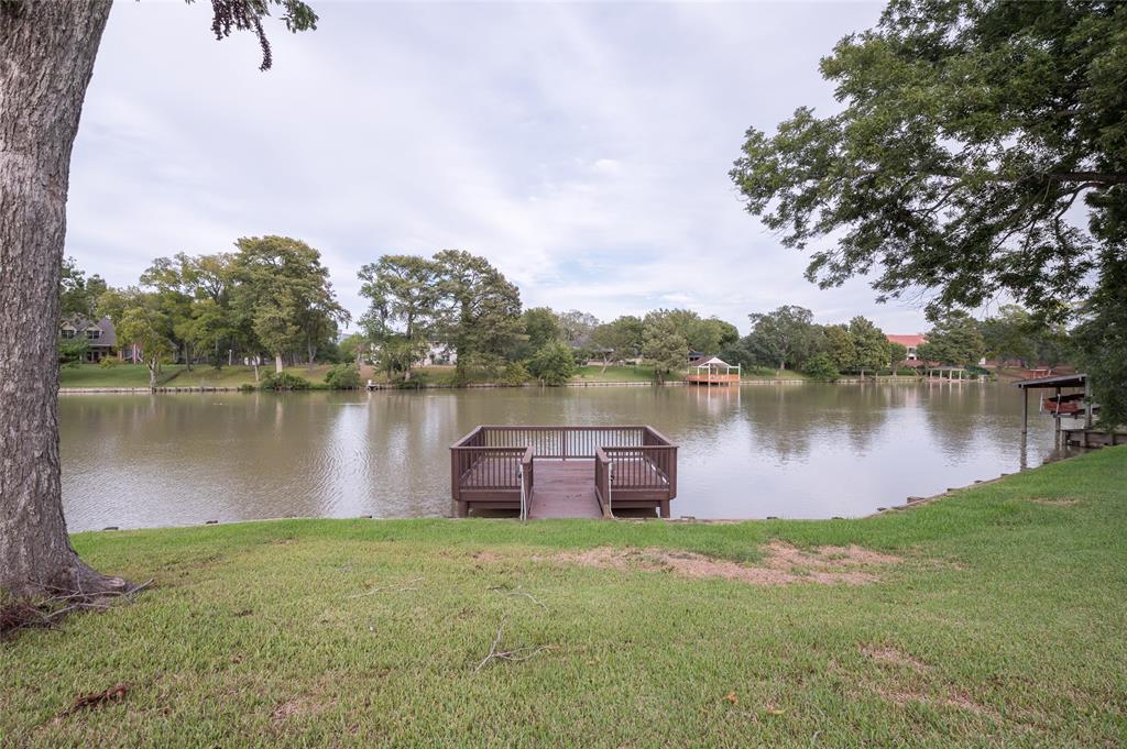 323 W Alkire Lake Dr, Sugar Land, TX 77478