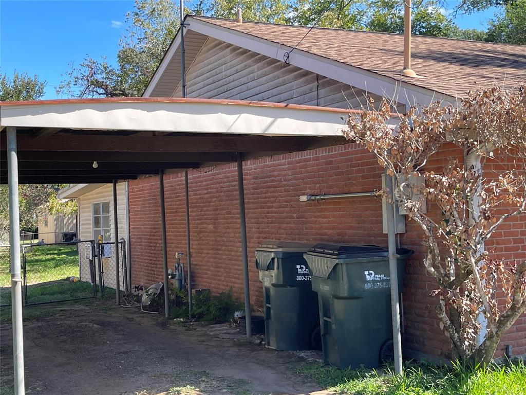 Carport on Left side