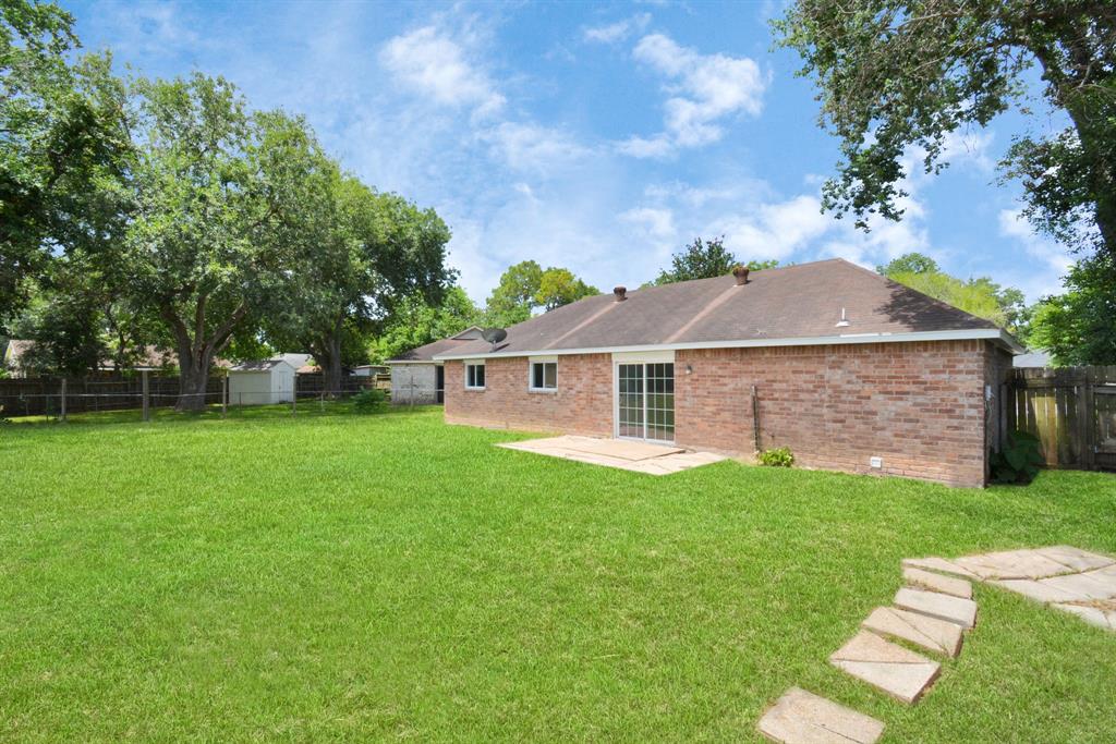 11927 Wessex Dr, Houston, TX 77089