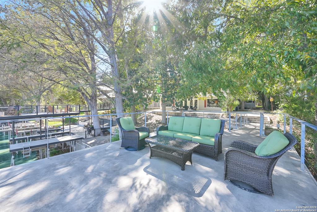 125 HIDEAWAY LN