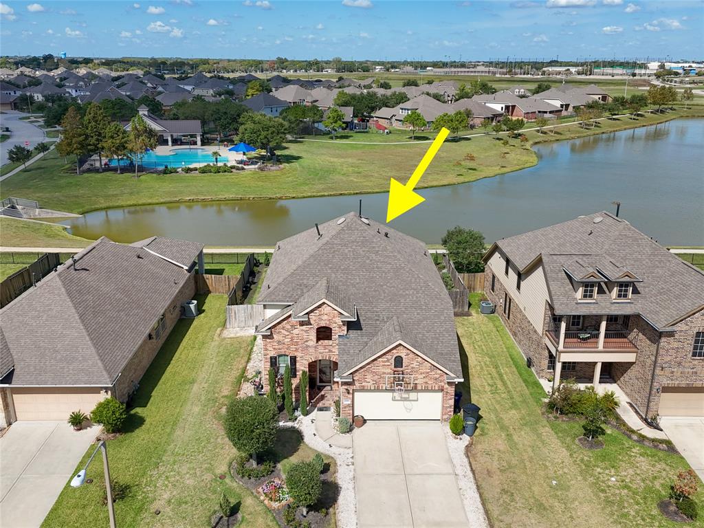 2870 Ginger Cove Ln, Dickinson, TX 77539