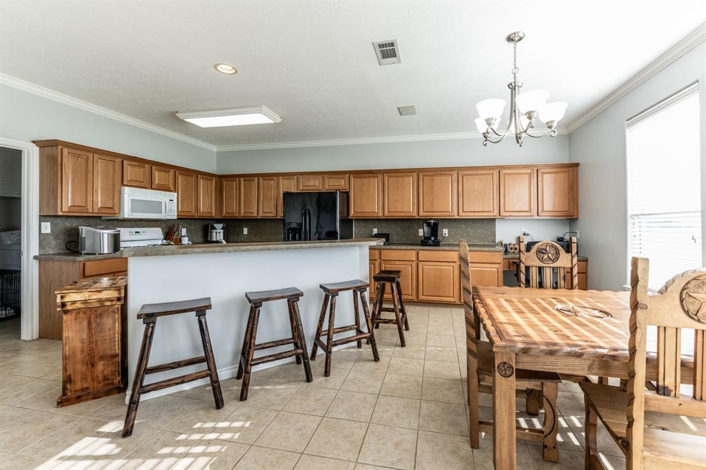 Dining Area & Kitchen