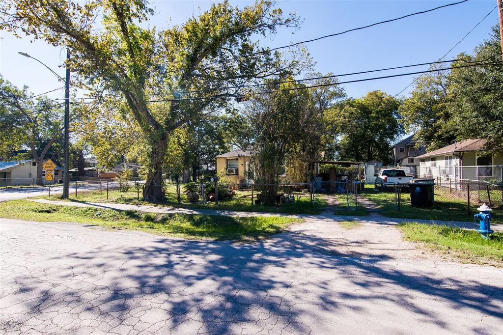 8101 Appleton St, Houston, TX 77022 - HAR.com