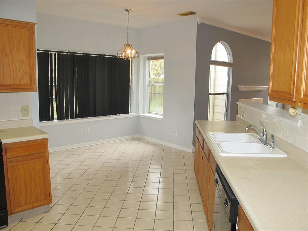 8819 Diamond Lake Ln, Houston, TX 77083