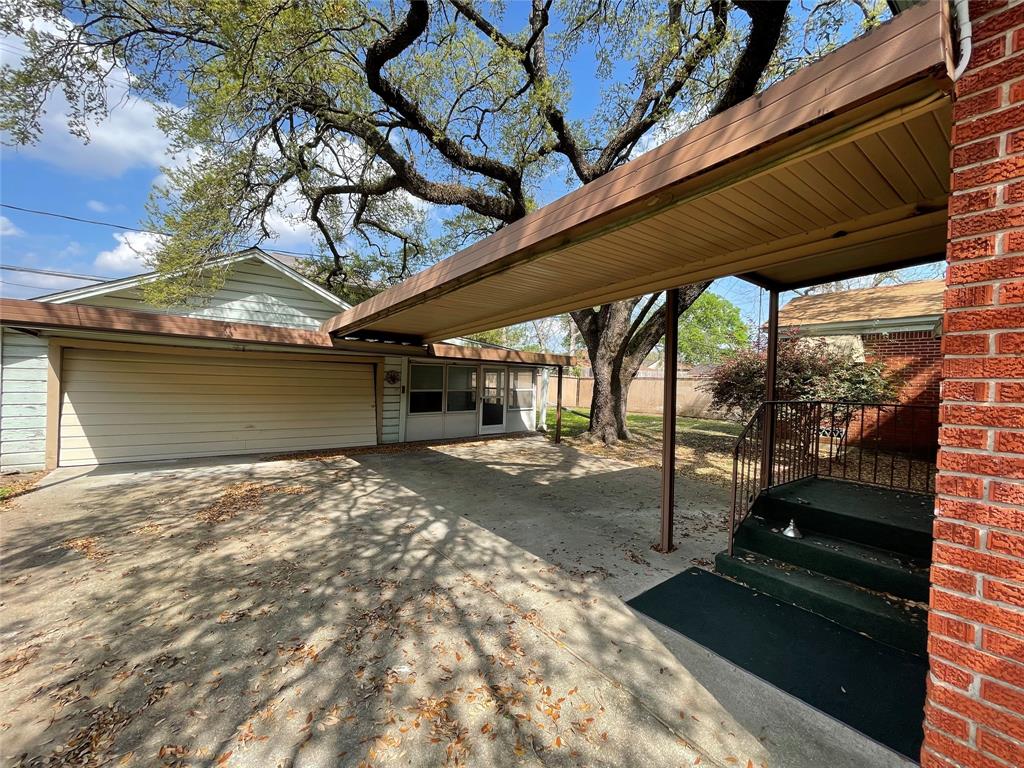 6527 Pinehurst Dr, Houston, TX 77023