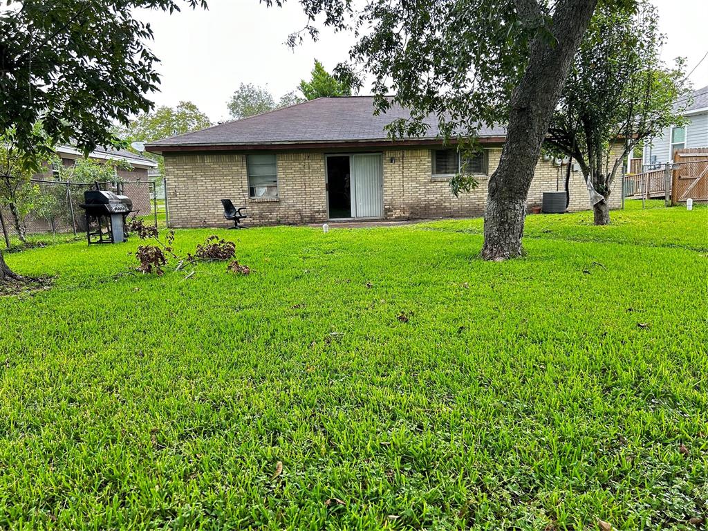1310 Westerlage St, La Marque, TX 77568