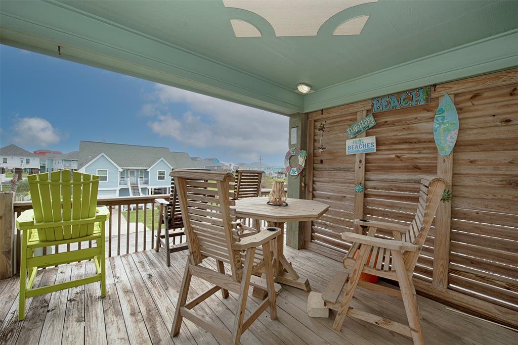 Incredible dining table with wood wall for privacy. Perfect for your breakfast in the morning or evening meal.