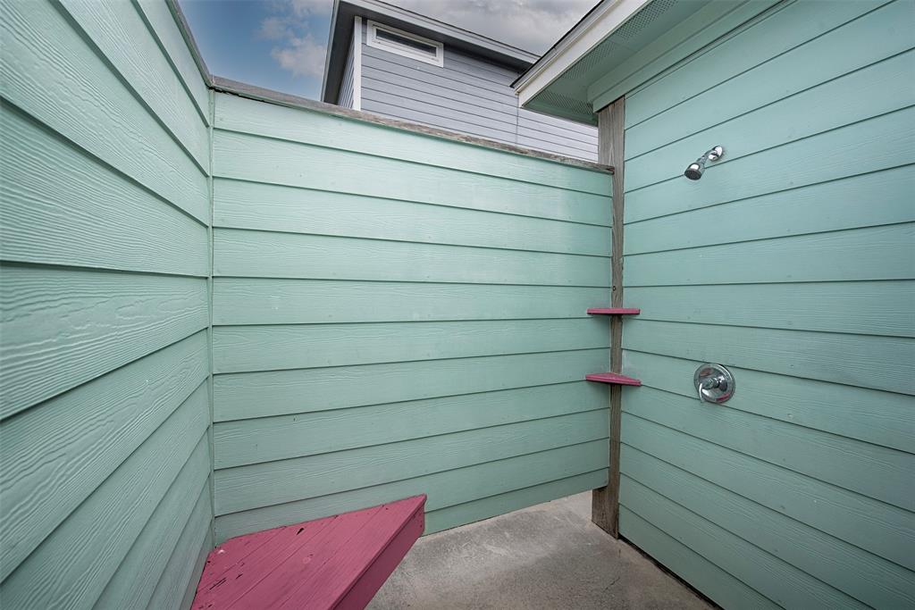 Huge outdoor walk in shower too so you can rinse of the sand after a day of fun at the beach.