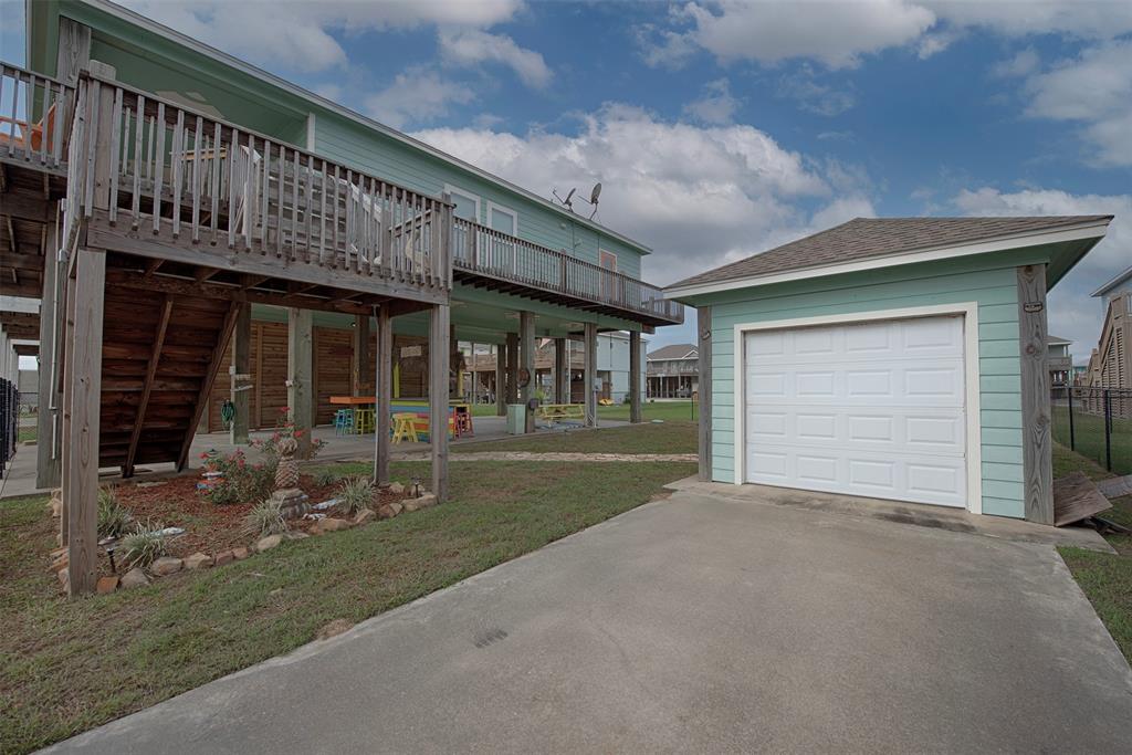 An additional driveway to the garage along the side of the home.