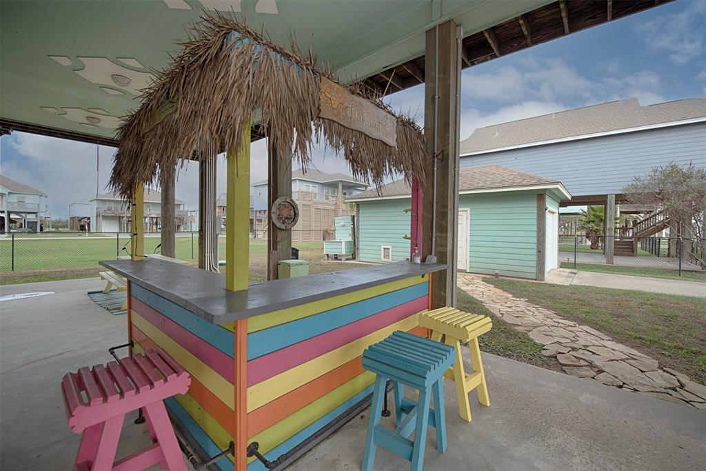 A closer look at the Amazing Tiki Bar. Look at the fun color!