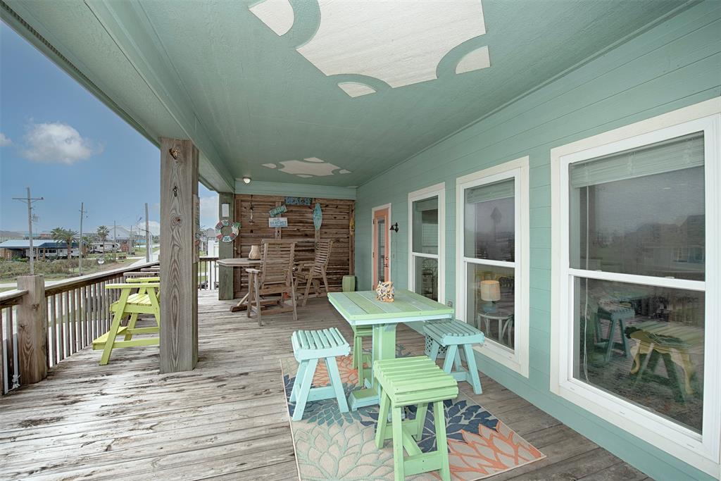 Amazing upper deck with fabulous color, and fantastic furniture which will stay for the lucky new owner of the home.