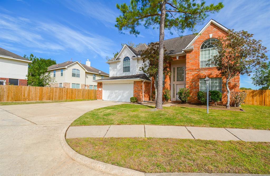 1833 Branch Hill Drive, Pearland, TX 77581