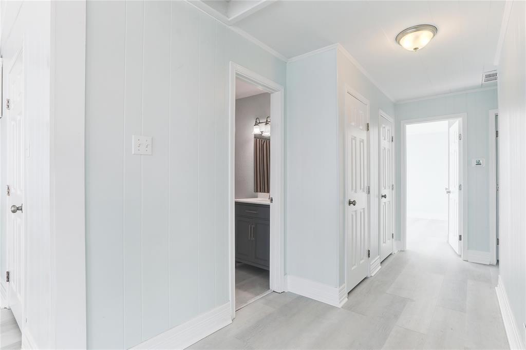 SPACIOUS HALLWAY CONNECTS THE MAIN LIVING AREAS TO THE BEDROOMS.