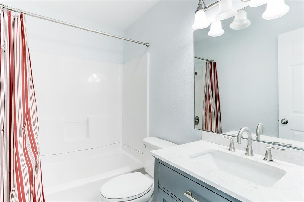 HOUSE OFFERS A BATHROOM WITH TUB & SHOWER COMBO.