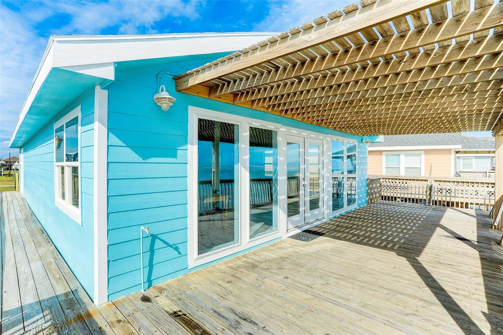 LOTS OF SPACE ON THIS DECK FOR YOUR FAMILY TO HANGOUT AND ENJOY.