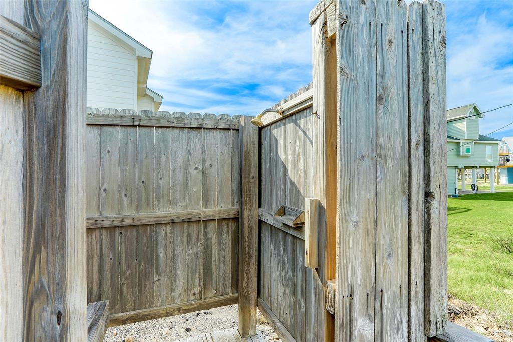 AN OUTDOOR SHOWER CONVENIENTLY LOCATED ON THE SIDE OF THE STAIRS.