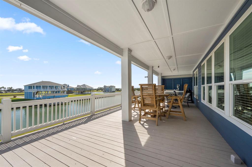 Spacious Covered Deck