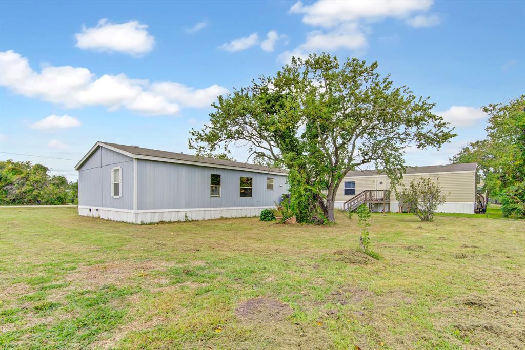 Escape to tranquility in your expansive back yard—an outdoor haven for relaxation, recreation, and creating cherished memories. Welcome home.