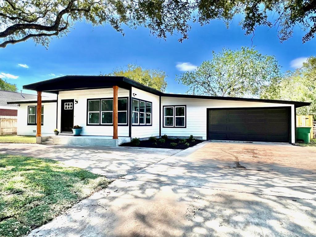 2605 N Ben Jordan St