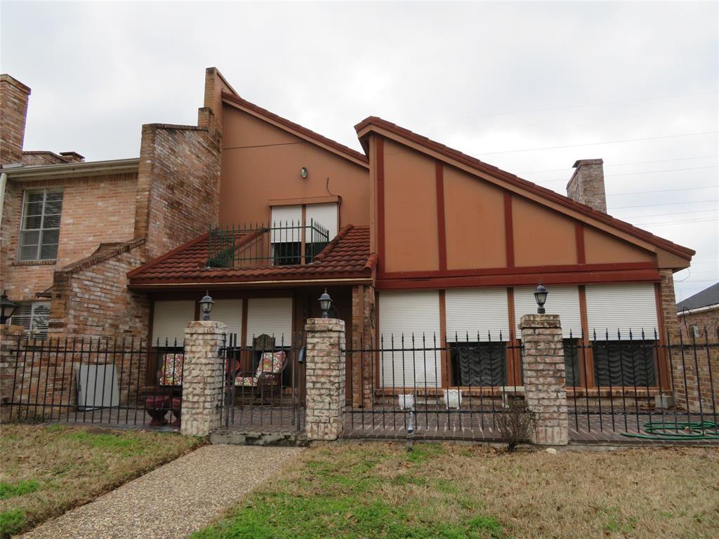 2442 Country Club Drive, Pearland, TX 