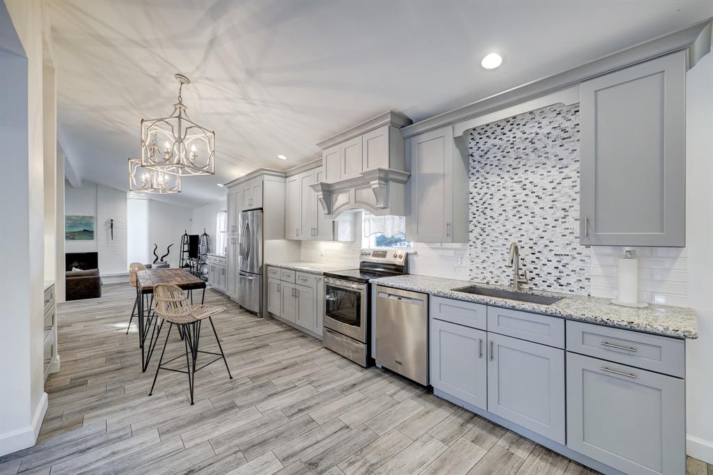 327 Tealwood Dr, Houston, TX 77024