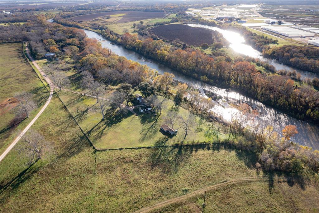 10.675 acres on the banks of the Colorado River located in Glen Flora, Texas