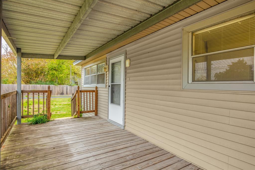 1009 E Wallisville Rd, Highlands, TX 77562 - HAR.com