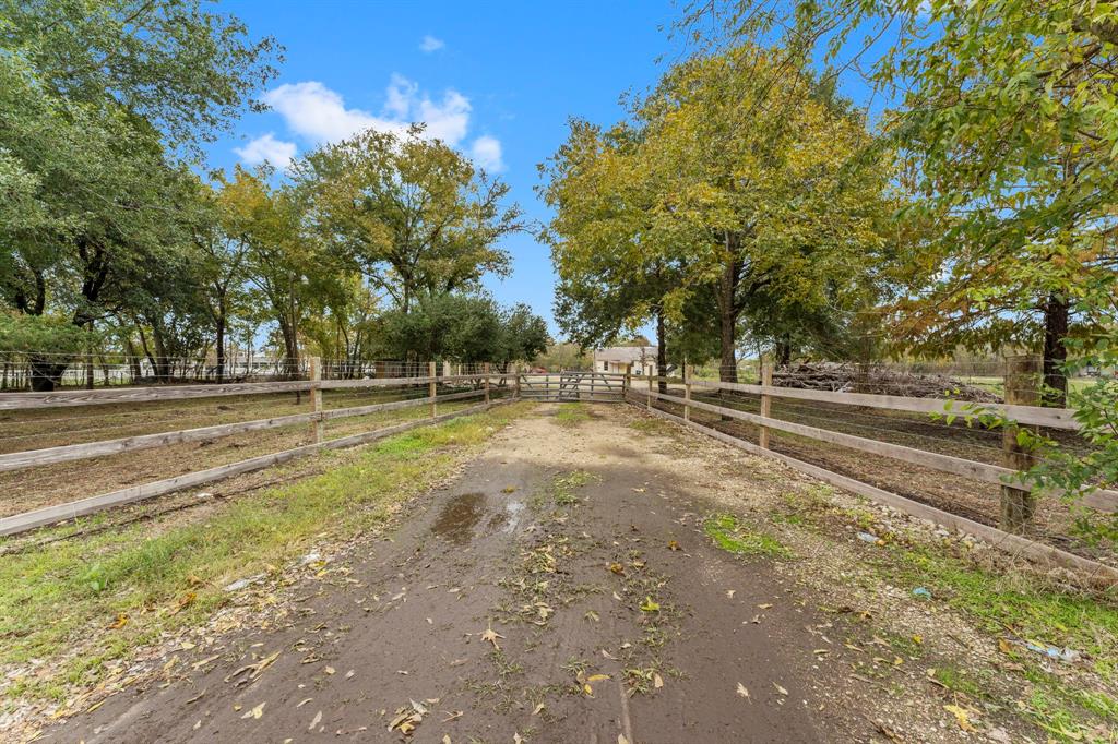 12718 Sralla Rd, Crosby, TX 77532