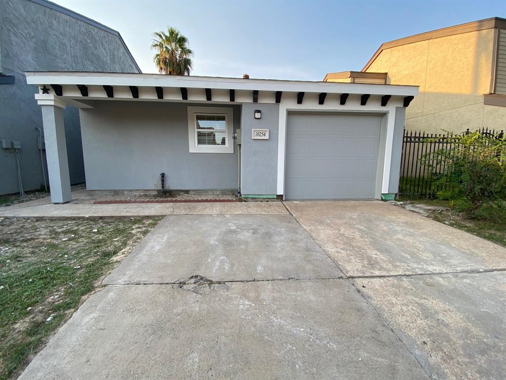 10254 Field Stone Dr