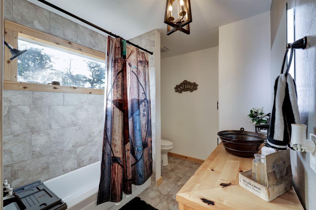 Junior en suite Bathroom is fully update with a full sink and shower/tub combo. Beautiful accents.