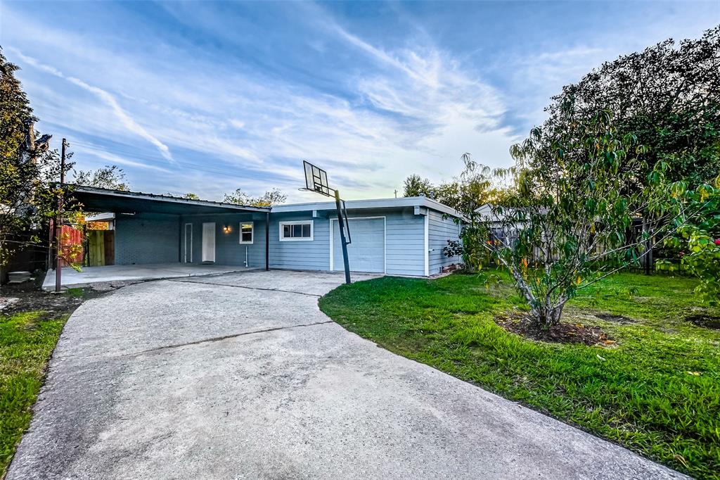 5211 Heatherbrook Dr