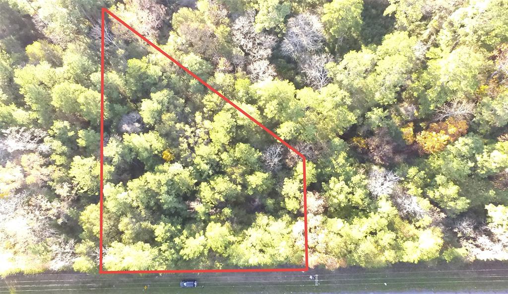 Estimated property lines. Refer to a survey for the accurate lot boundary lines.