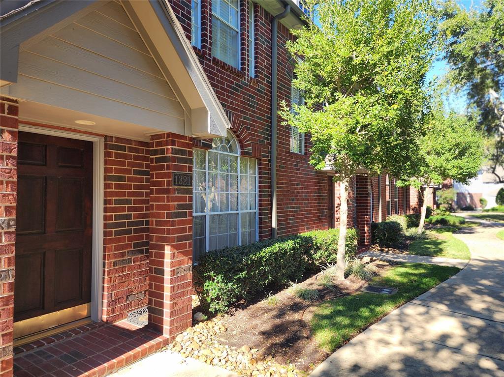 1321 El Camino Village Dr, ster, TX 77058