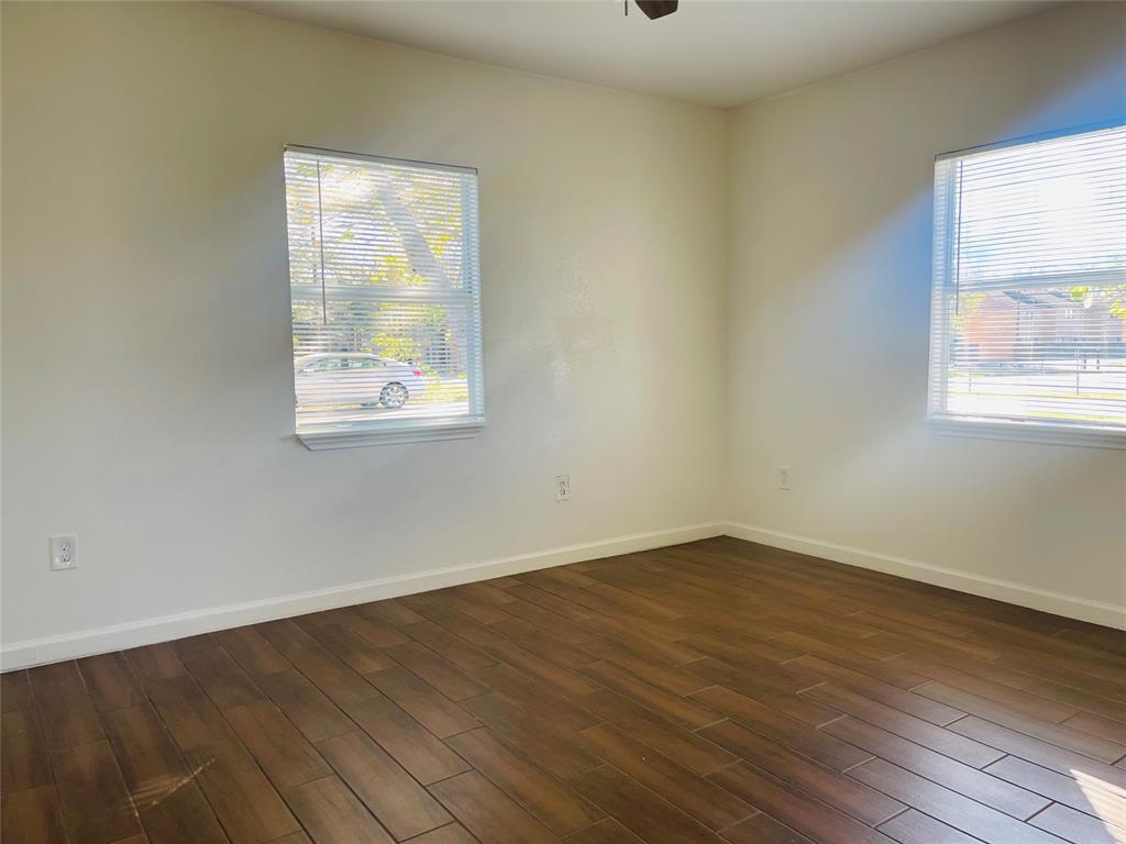 641 Loggins Dr, West Columbia, TX 77486