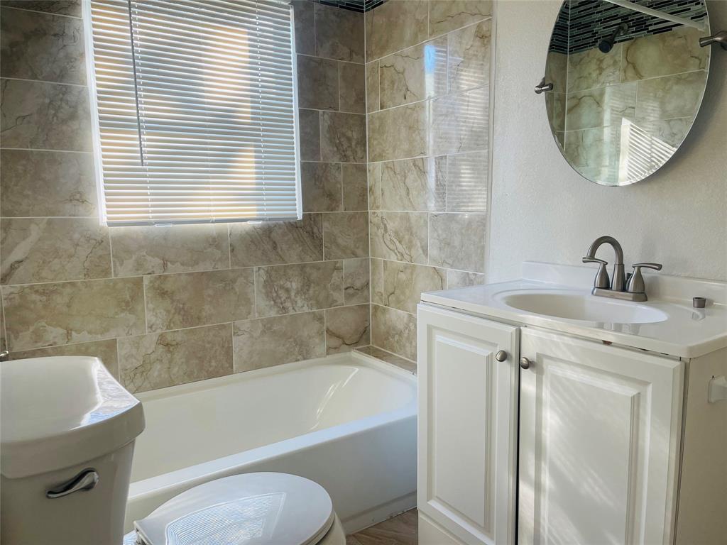 641 Loggins Dr, West Columbia, TX 77486