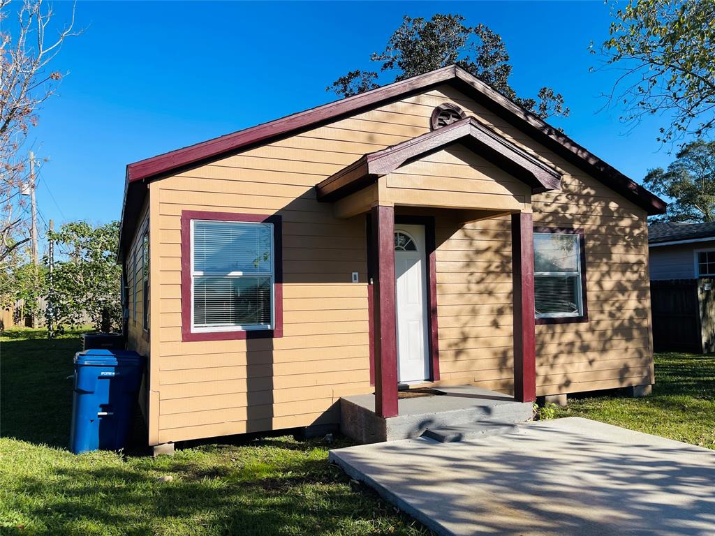 641 Loggins Dr, West Columbia, TX 77486