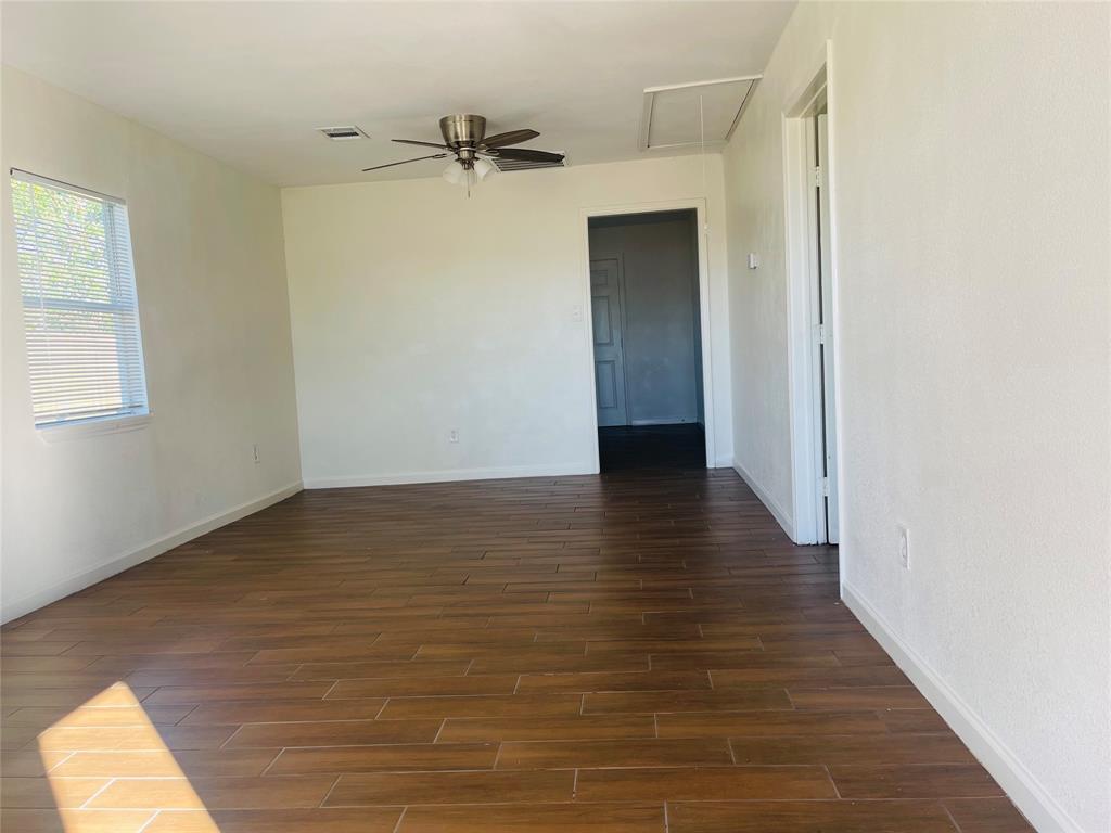 641 Loggins Dr, West Columbia, TX 77486