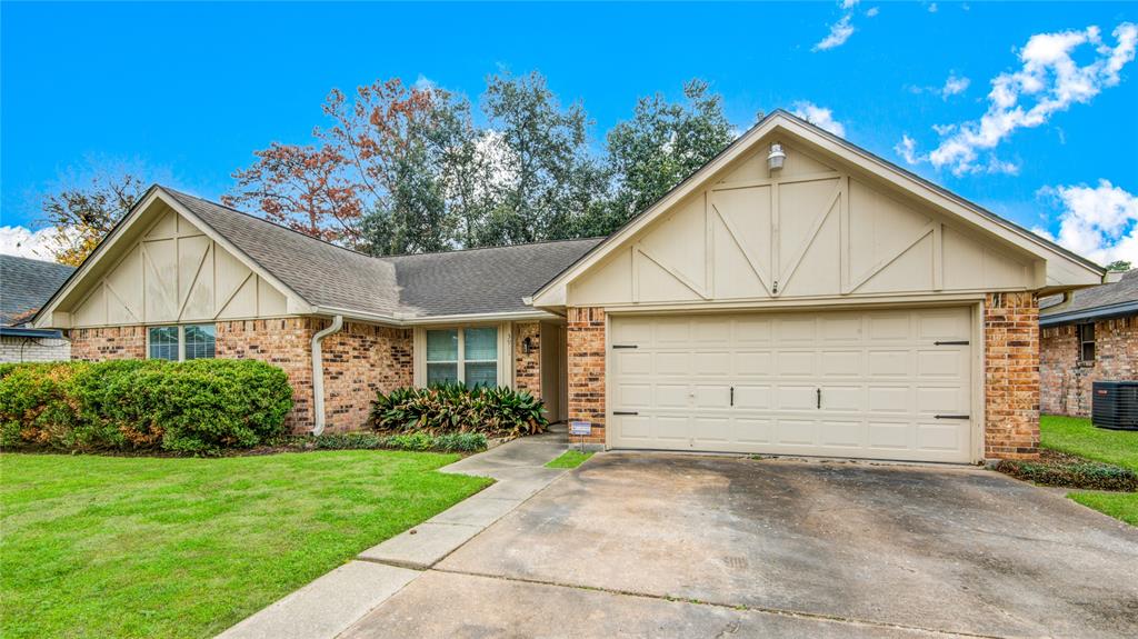 3911 Black Locust Dr