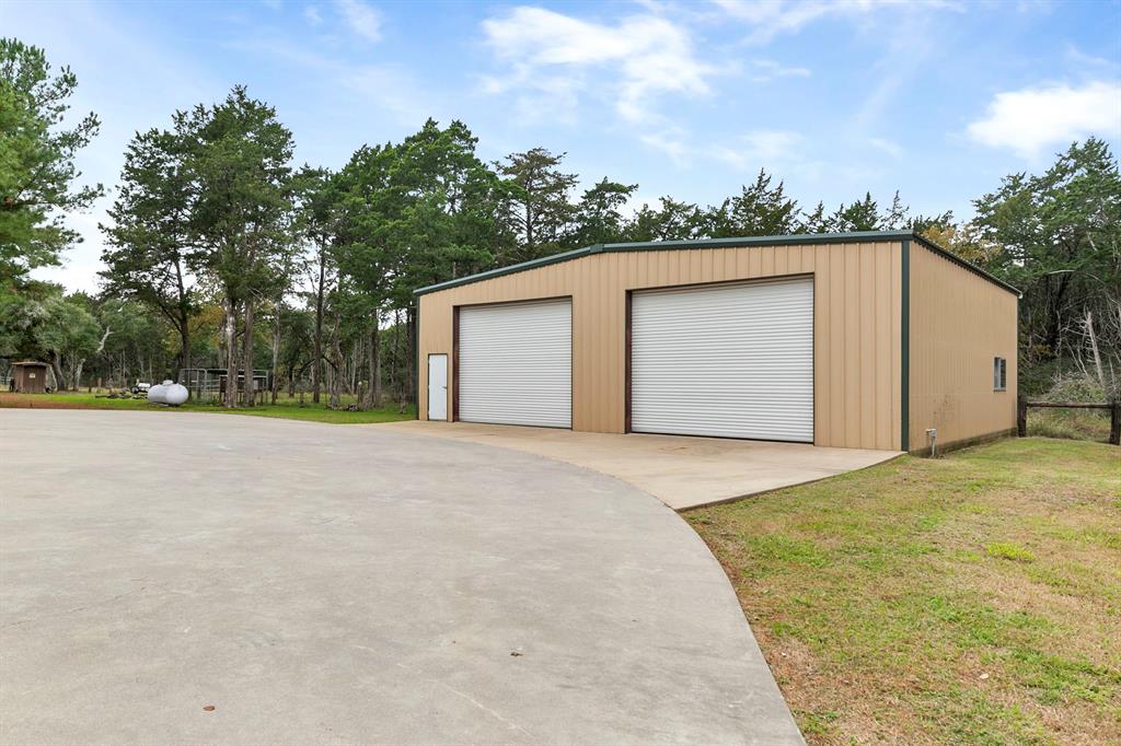 1080 Frelsburg Rd, Alleyton, TX 78935