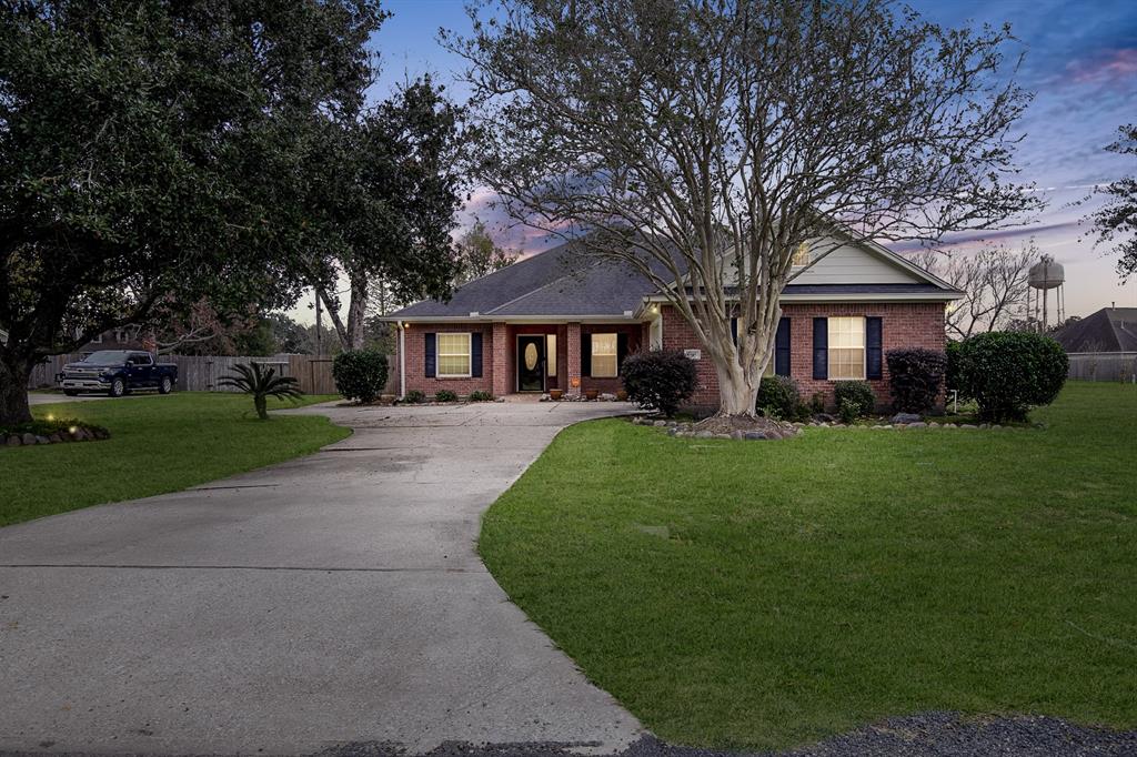 1005 Ransom St, Anahuac, TX 77514