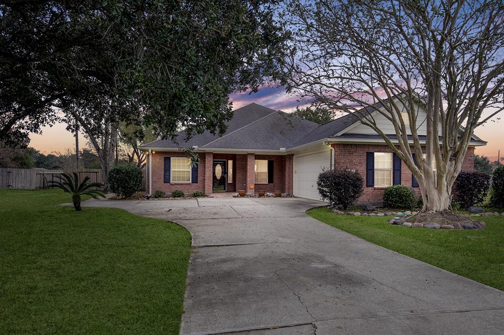 1005 Ransom St, Anahuac, TX 77514